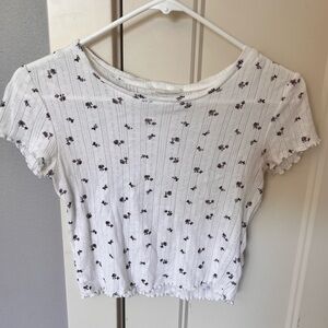 Urban Outfitters floral tee women’s size small